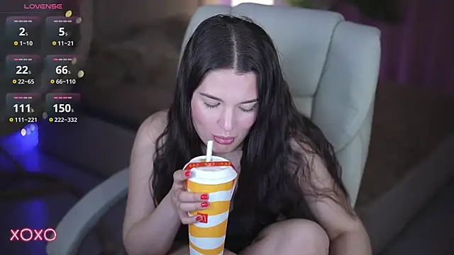YourLolaBunny élő XXX-chatje