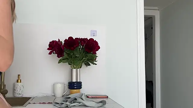WhiteAnni Adlı Modelin Canlı XXX Sohbeti