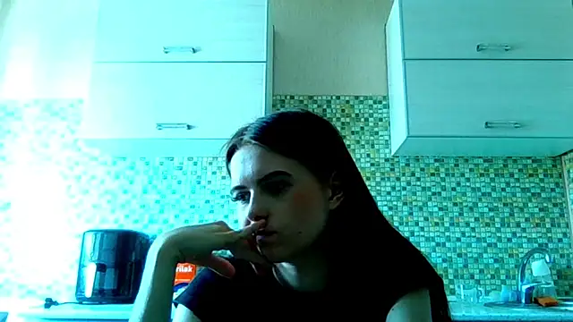 KikiAmino Adlı Modelin Canlı XXX Sohbeti