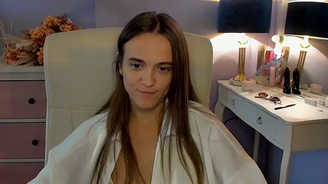 dirtyxEmily Adlı Modelin Canlı XXX Sohbeti