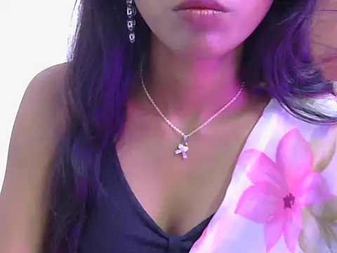 iliyana-20 Adlı Modelin Canlı XXX Sohbeti