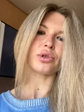 XXX chat uživo modela AngelMiaM
