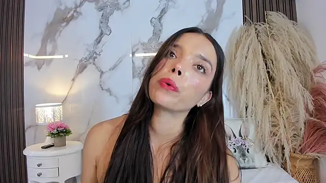 hannahill69 Adlı Modelin Canlı XXX Sohbeti