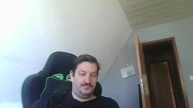 Golffahrer1982's Live XXX Chat