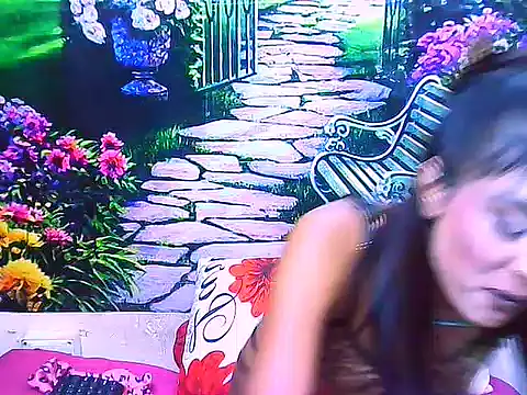 IndianPretty14u2Luv's Live XXX Chat