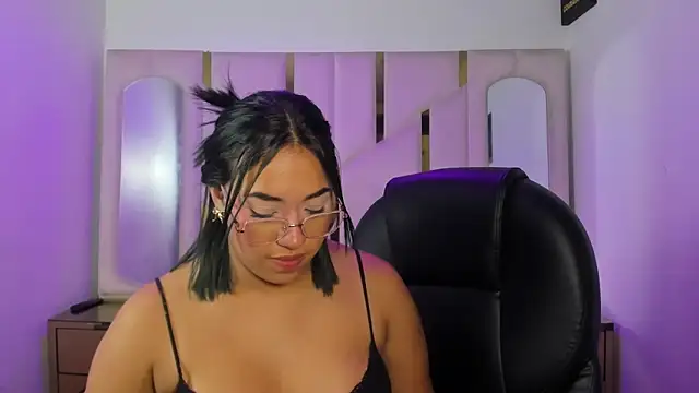 IsabellRodriguez18's Live XXX Chat