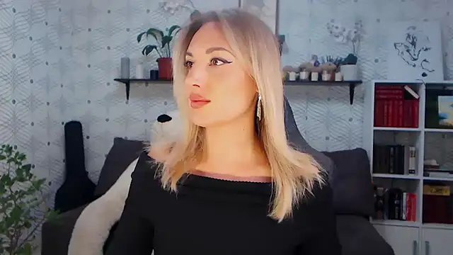 MillaXQueen Adlı Modelin Canlı XXX Sohbeti