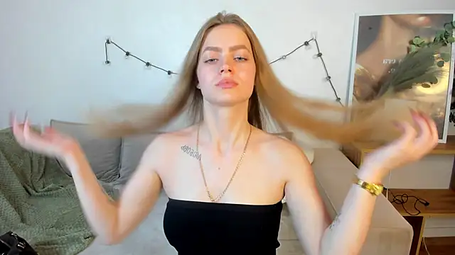 HoneyEmilly's Live XXX Chat