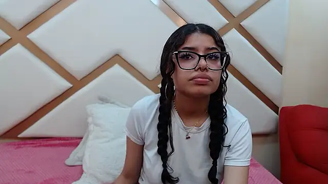 Chat +18 de Issaa_Tyler ao vivo