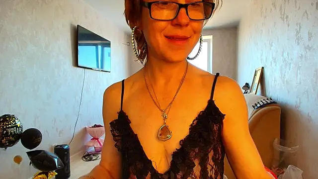 LioraWeiss Adlı Modelin Canlı XXX Sohbeti