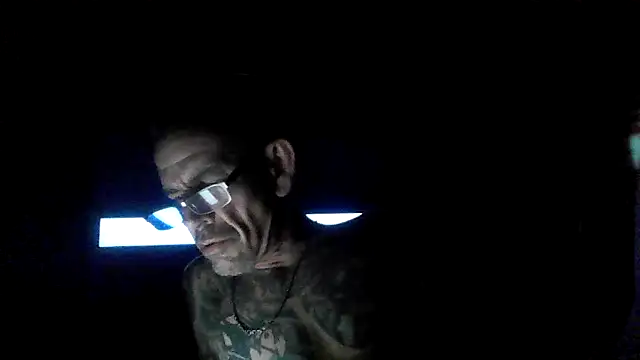 deepstroker42071 élő XXX-chatje
