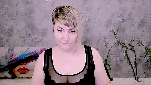 Djullia élő XXX-chatje