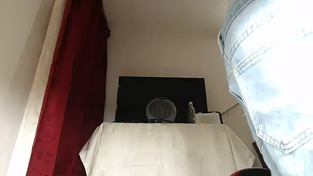 EmmyHornyDirtyのライブXXXチャット