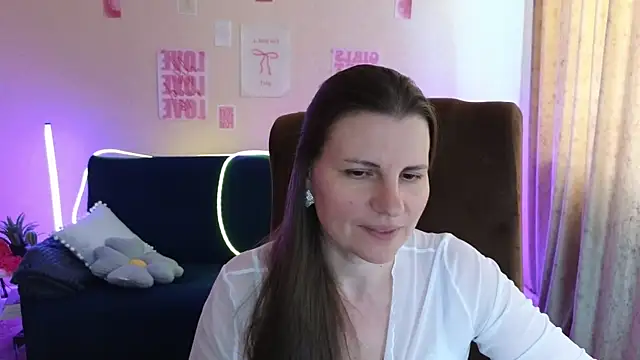 Chat soba uživo modela Mirabelle_Velvet