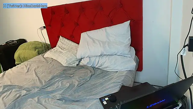 NicoDavisOfficial élő XXX-chatje