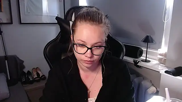 holly_xglam: απευθείας συνομιλία ΧΧΧ