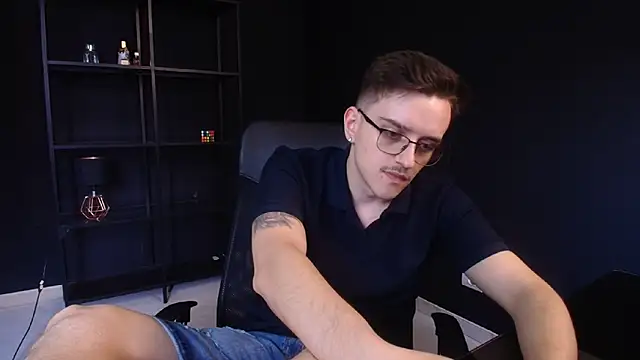 Chat +18 de FelixStarkk ao vivo