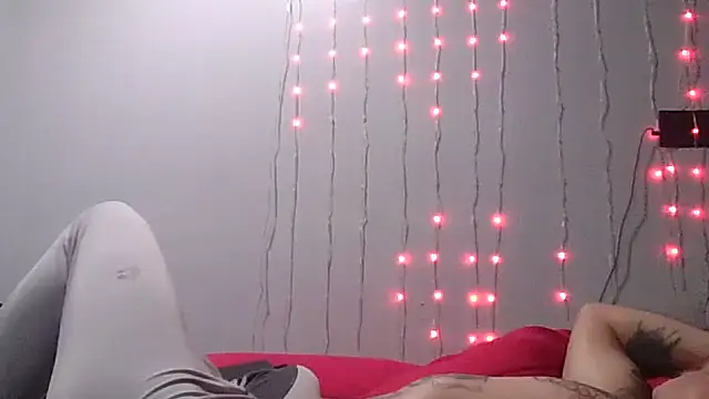 deepinnnnn: διαδικτυακό σόου στην κάμερα
