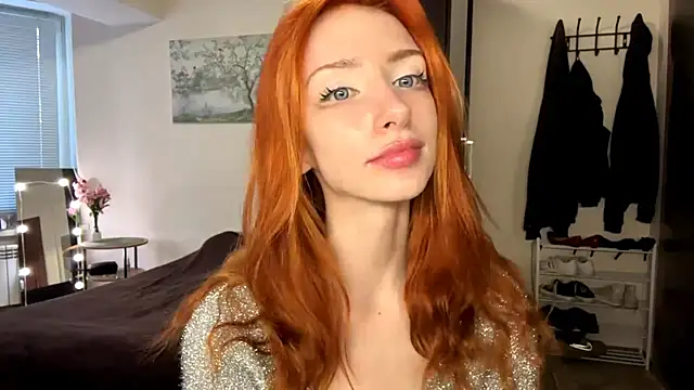 Pertunjukan Kamera Web AliceServanica