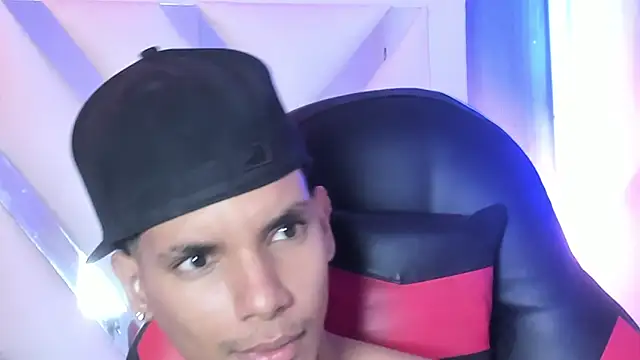 Show modela kai_storm77 na web-kameri