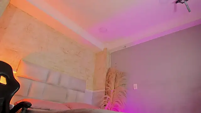 AnaiaClarck Adlı Modelin Canlı XXX Sohbeti