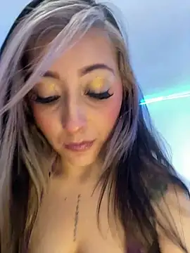 Luna_SofiaXX Adlı Modelin Canlı XXX Sohbeti