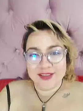 Chatroom XXX en direct de AnyaLuxx