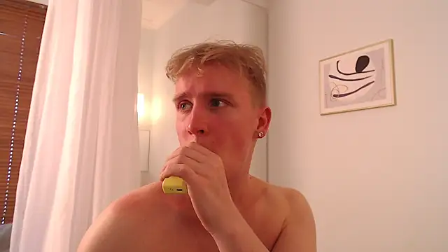 AlexxSweet: вебкам-шоу