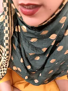 Indian-Aleena élő XXX-chatje