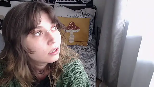 AlienforTwenty live XXX chat