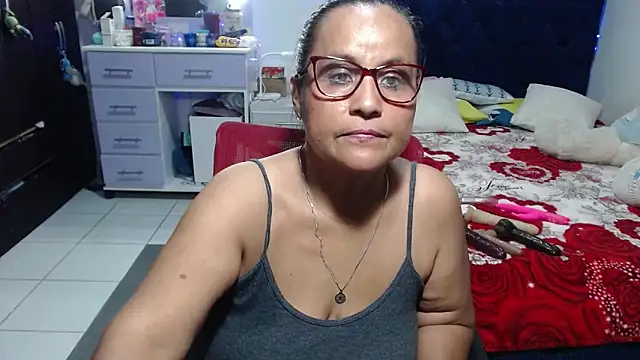 pervert_mommy_'s Webcam Show