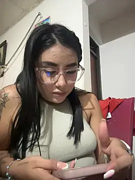 Sophie_Dreamss Adlı Modelin Canlı XXX Sohbeti