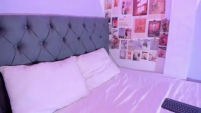 violeta_blaze1 Adlı Modelin Canlı XXX Sohbeti