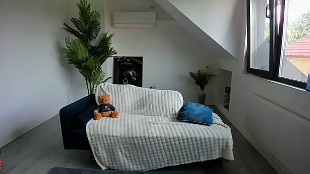 Issa_Belle18's Webcam Show