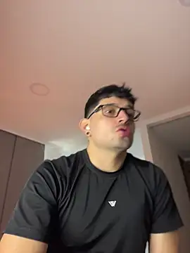 TroyeSavage 现场XXX聊天