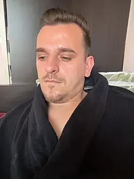 Huge_cock22cm webkamerás műsora