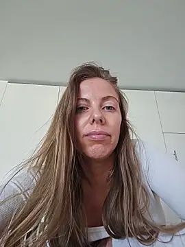 Nova-Leen Webbikameraesitys