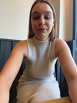 SashaCatt Adlı Modelin Canlı XXX Sohbeti