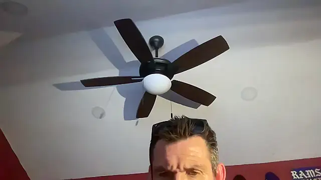 bossdj2025 Show in webcam