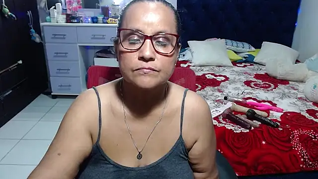 pervert_mommy_'s Live XXX Chat
