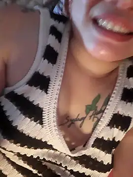 -Tara-a's Live XXX Chat