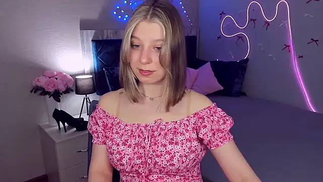 RinaMoore live XXX chat
