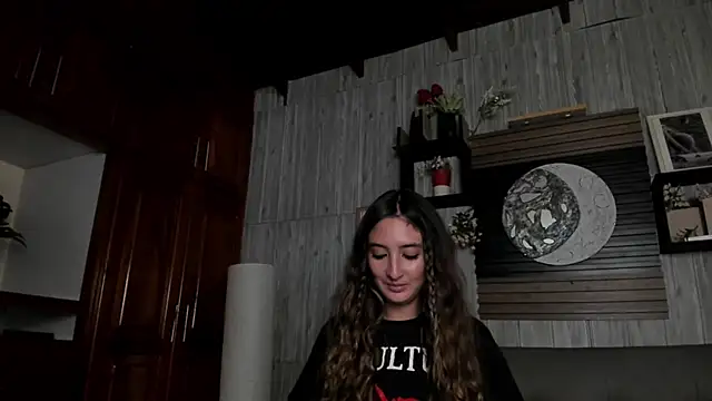 Alucarda666 Adlı Modelin Canlı Sohbet Odası