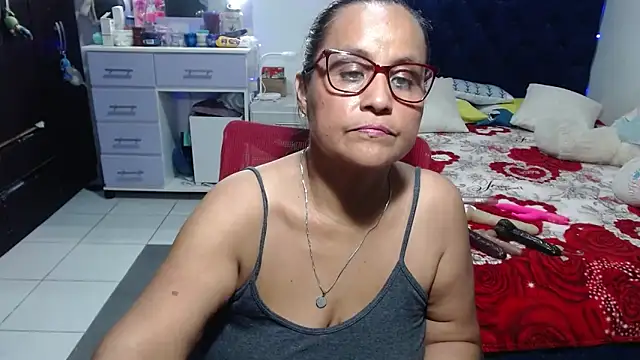 pervert_mommy_ Adlı Modelin Canlı Sohbet Odası