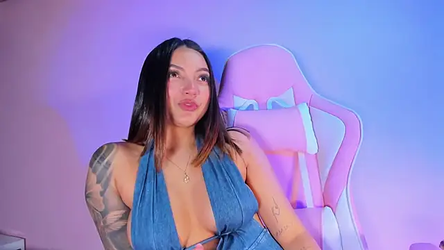 LucyRosse: απευθείας συνομιλία ΧΧΧ