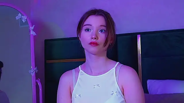 KeiraAsti élő chatszobája