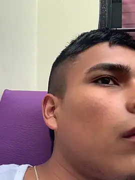 Pertunjukan Kamera Web Emiliano_Reyes