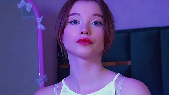 KeiraAsti Adlı Modelin Canlı XXX Sohbeti