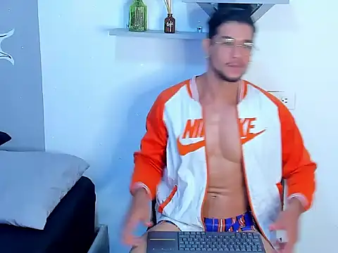 Nolan_joness Adlı Modelin Canlı XXX Sohbeti