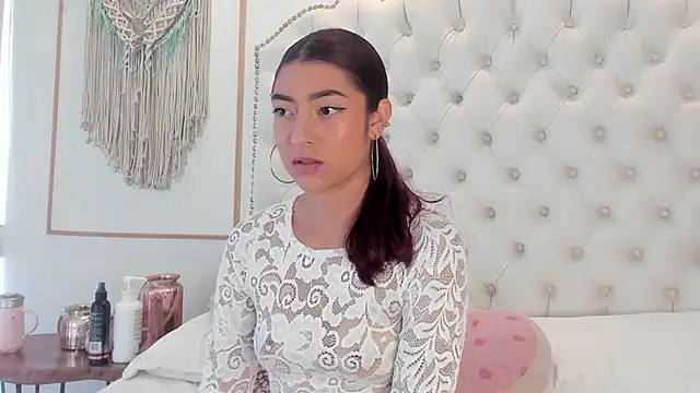 Sara_funy Adlı Modelin Canlı XXX Sohbeti